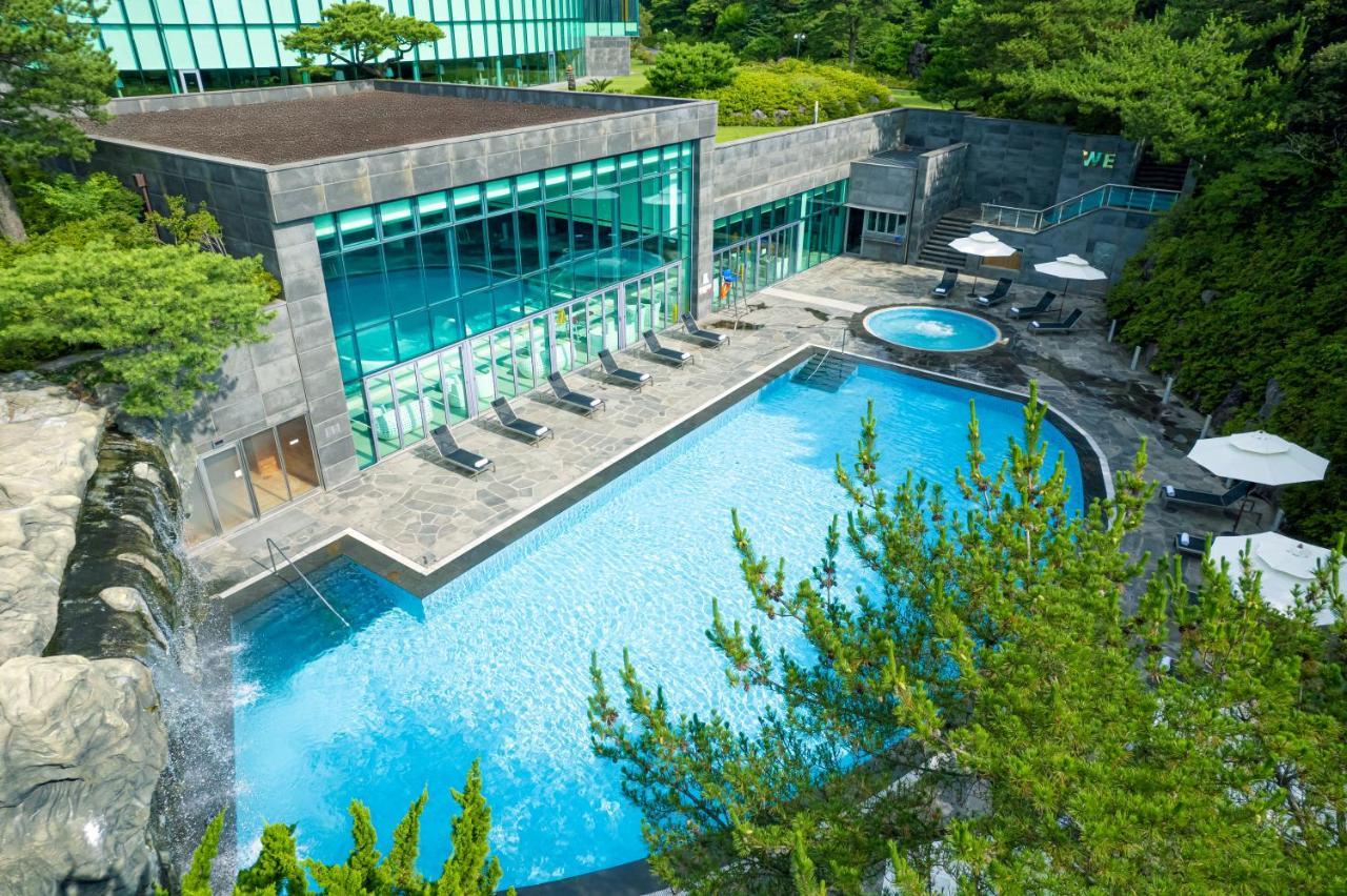 We Hotel Jeju Seogwipo Esterno foto